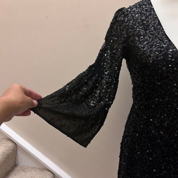 CELLIENNE SEQUINED PLUNGING COCKTAIL AND PARTY DRESS belle sleeve - Picture 5 of 11